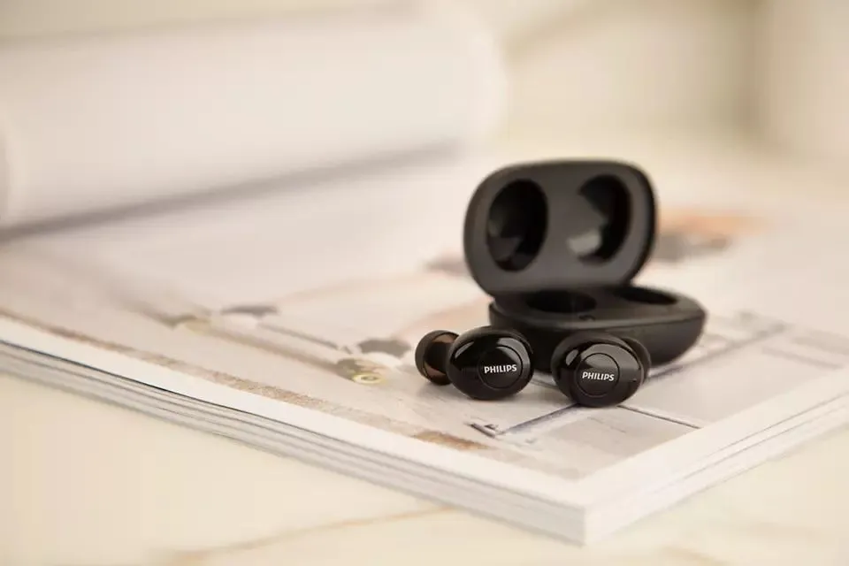 Гарнитура вкладыши Philips TAUT102BK черный беспроводные bluetooth в ушной раковине (TAUT102BK/00)