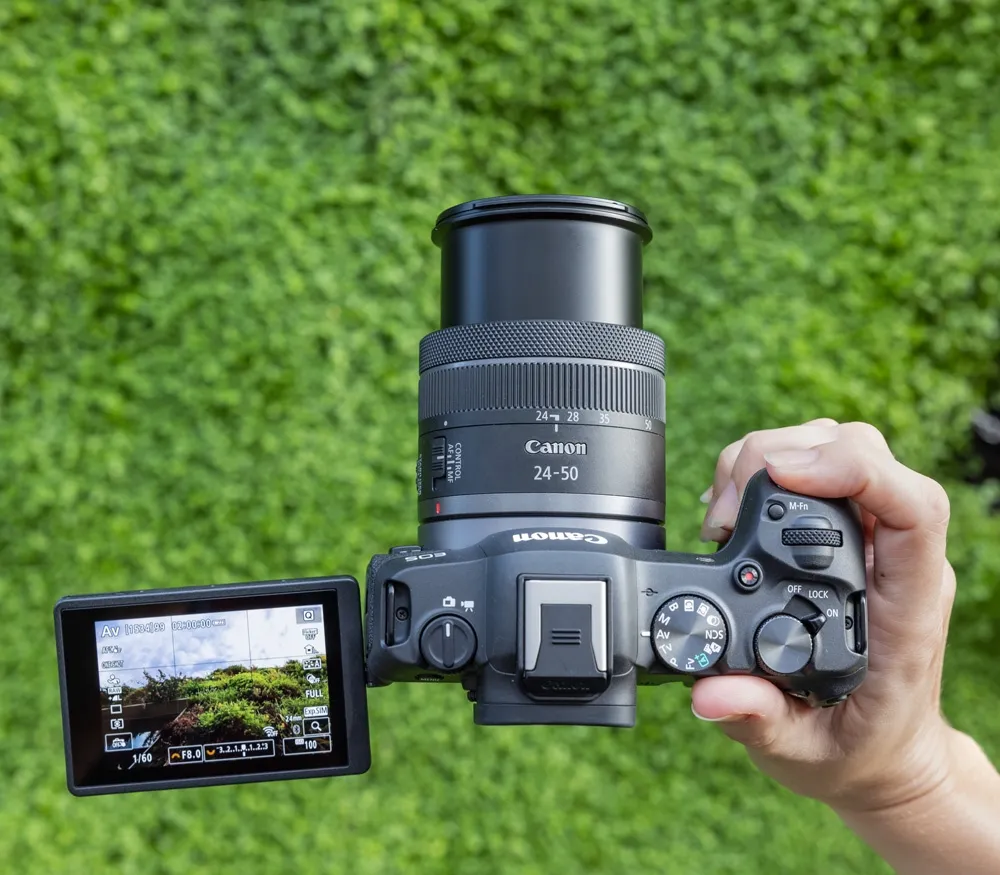 Фотоаппарат Canon EOS R8 черный 24.2Mpix 3" UHD 4K WiFi LP-E17